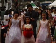 【芸能】山崎まさよし、初レッドカーペットに｢光栄です｣と覚えたての韓国語であいさつ/｢第１回順天湾世界動物映画祭｣開幕セレモニー