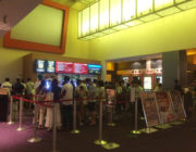 映画館の入場列でネ夕バレするの楽しすぎww