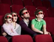 「家族と観て気まずかった」映画10選！ジブリの“あの作品”もランクイン！