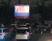 【沖縄】復活「ドライブインシアター」 ３密気にせず映画鑑賞　親子やカップルが満喫