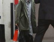 【画像】仕事終わりの浜辺美波さん、陰キャ感が隠しきれないwww