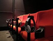 映画館にヘッドホンも設置するべきだと思うんだがww