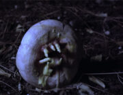 牙を持った凶暴な人喰いドーナツ vs 人類の全面戦争勃発！映画『アタック・オブ・ザ・キラー・ドーナツ』7月公開