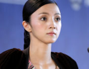 満島ひかり、べネチア国際映画祭にＰＲＡＤＡのドレスで登場！