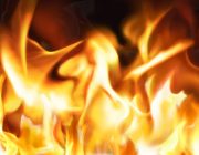 映画で切り傷を火で焼いてるシーンがあるけどさ