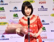 【女優】浜辺美波は「理屈やテクニックを超えている」監督が絶賛　報知映画賞新人賞