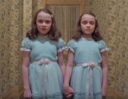 映画「シャイニング」の双子姉妹がドール化。特徴的なおでこを完全再現で価格は13,500円