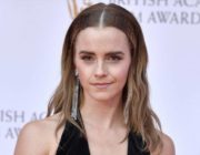 【海外】エマ・ワトソン、“Y2K”ファッションの肌見せルックでレッドカーペットに登場